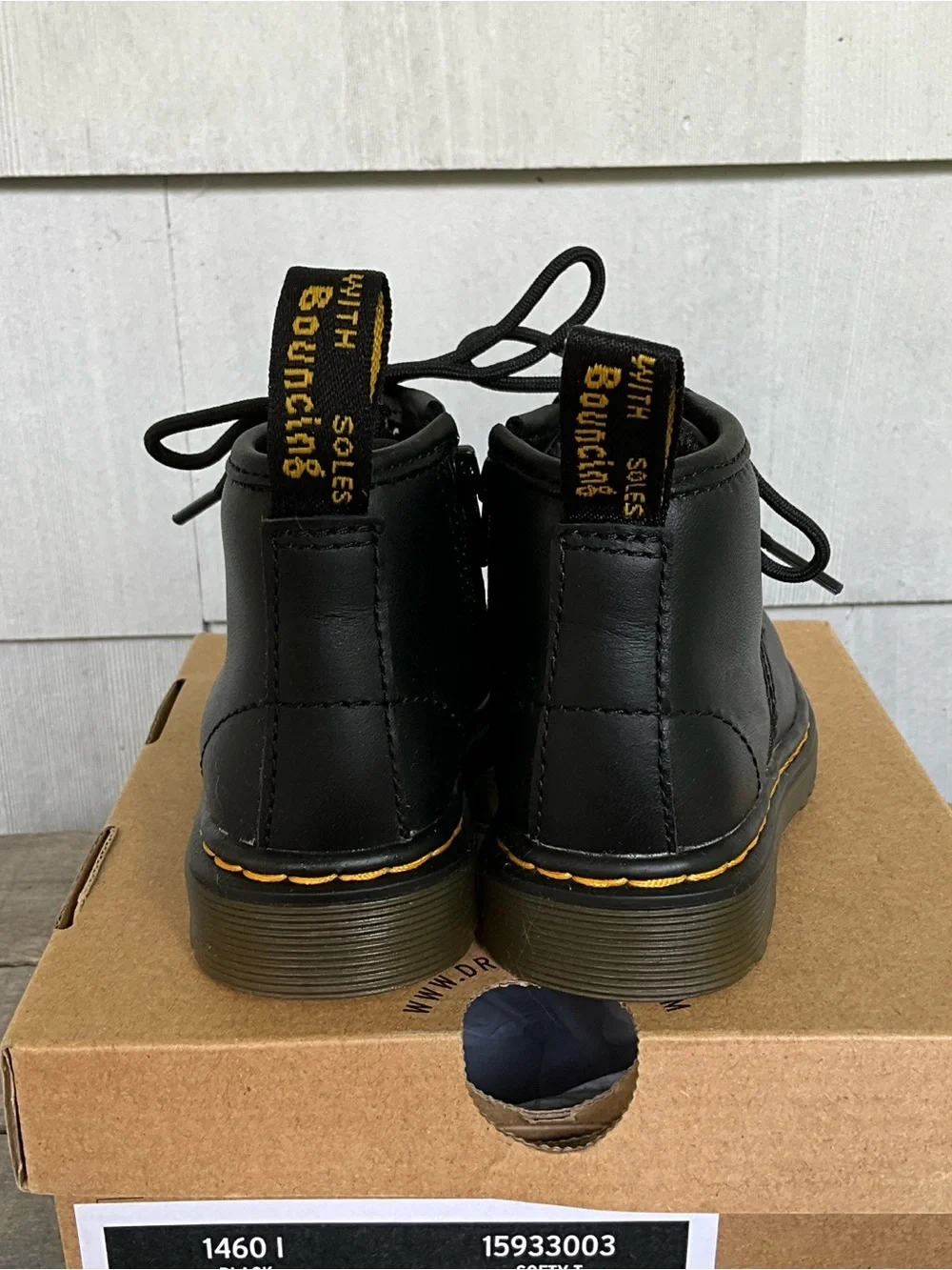 Dr. Doc Martens Baby Classic Black Leather Lace-Up Boots Yellow Stitching Sz 5